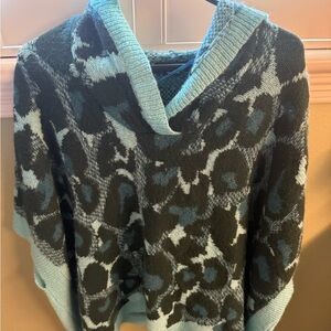 Leopard Print V-Neck Sweater - Black and Blue